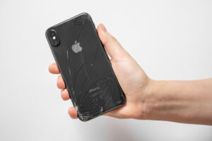 Remplacer la vitre arrière d’un iPhone cassée